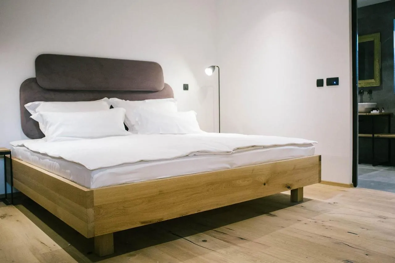 Vault Hotel Ljubljana 4*,